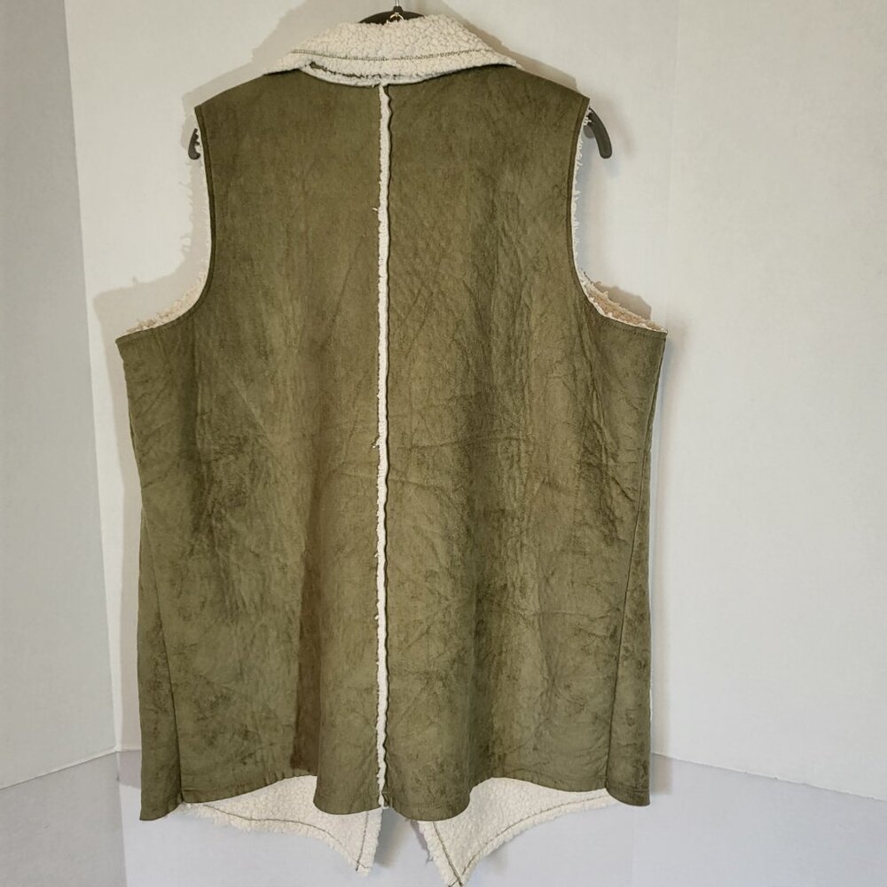 d&co Naturals Faux Suede to Sherpa Reversible Vest Size XL Olive FLAW - Picture 7 of 7